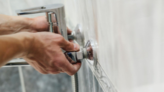 How to Fix a Shower Leaking  content image 1