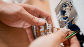 Helpi Team vs MyBuilder/Rated People/Checkatrade for Electricians content image 1