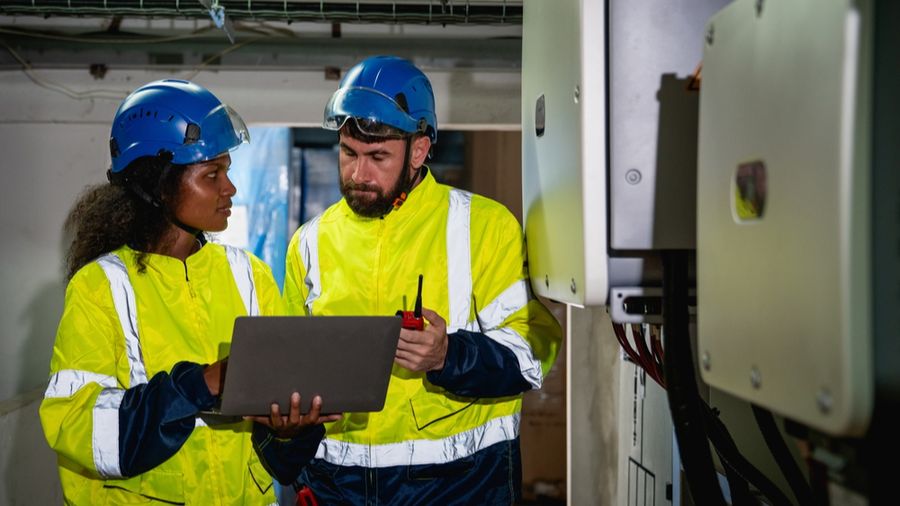 Best Way to Book a Verified Electrician in the UK | Helpi cover image