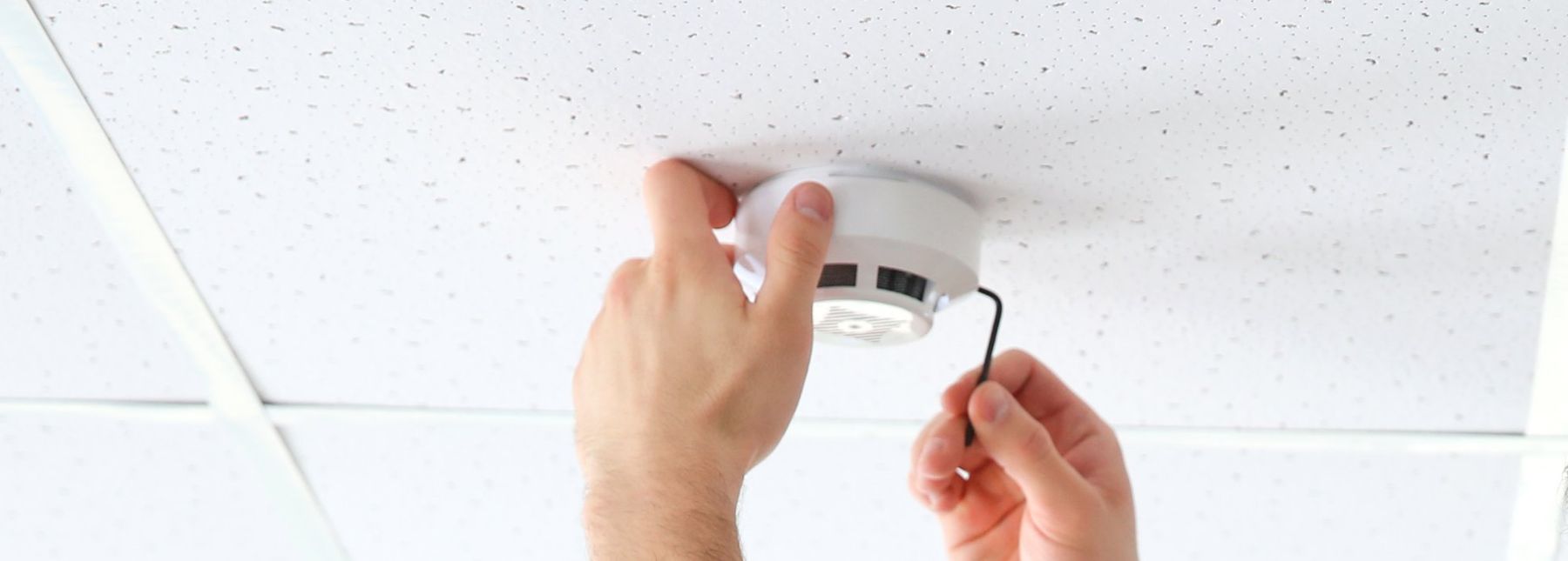 Install a Smoke Alarm (Wireless)